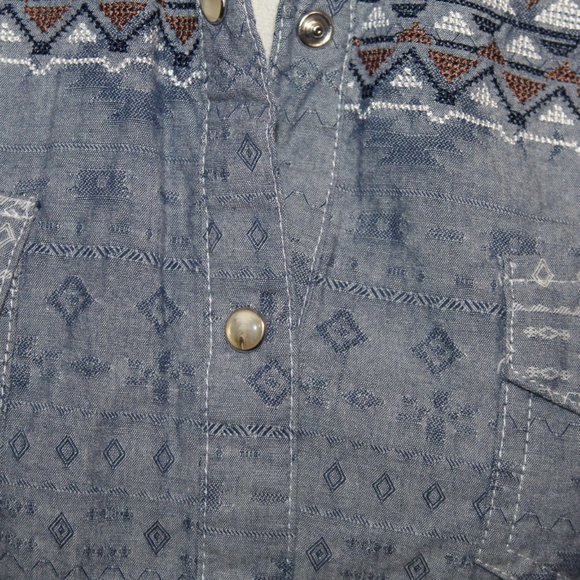 Adiktd Embroidered Western Pearl Snap Shirt Size Small - Picture 8 of 12